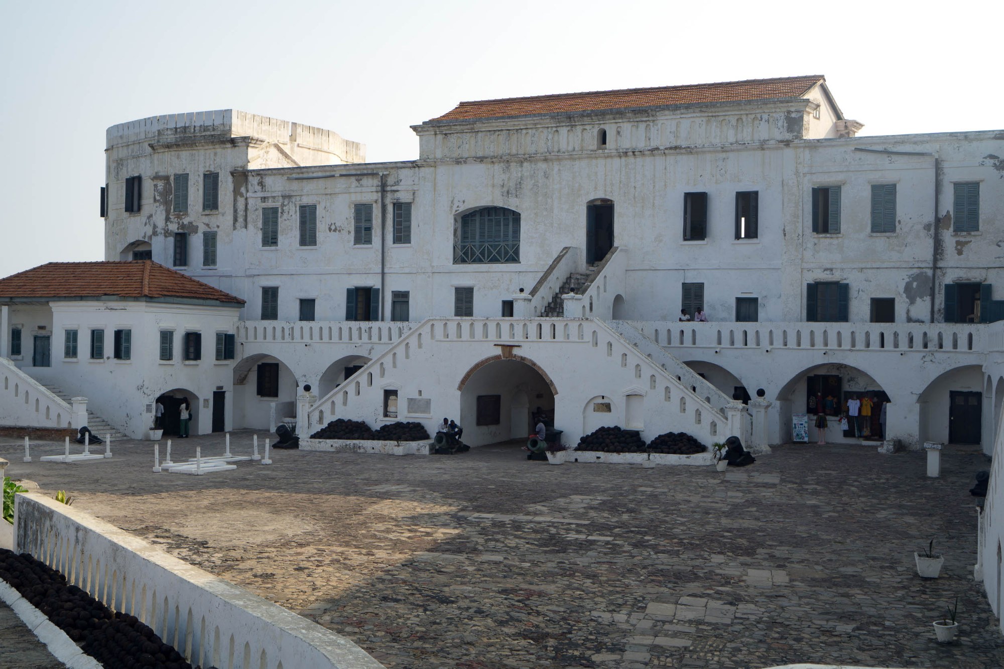 Im Hof von Cape Coast Castle