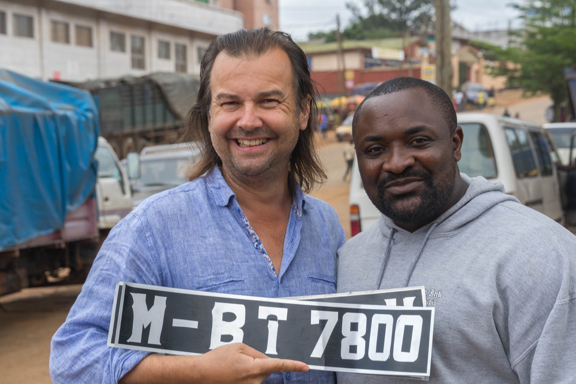 Hannes mit dem neuen Nummernschild