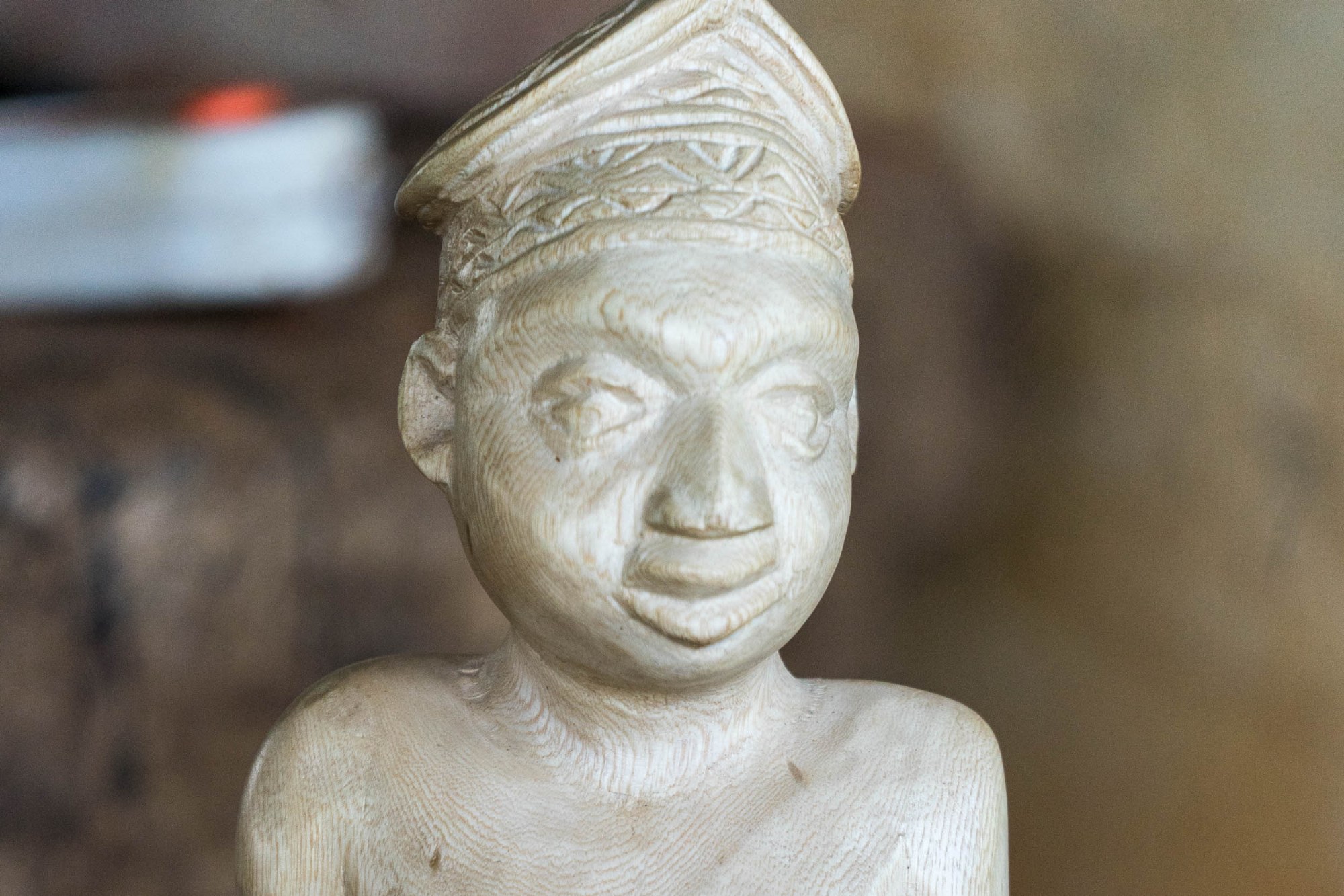 Die Holzfigur entsteht