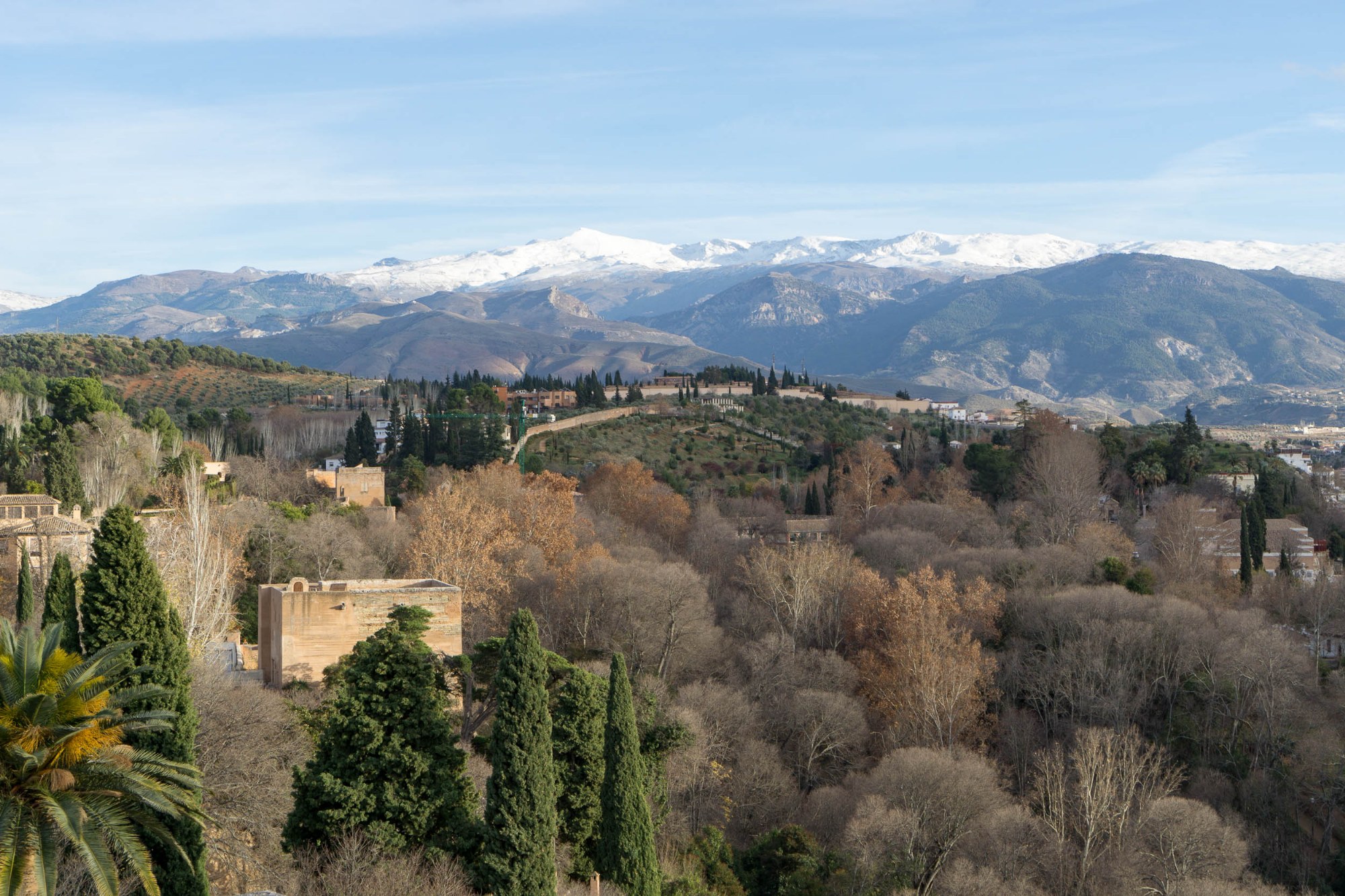 Blick von der Alhambra zur Sierra Nevada
